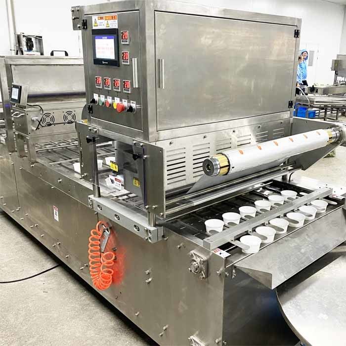 30-50 Trays/Min Gas Flush Tray Packaging Machine For Pet Food